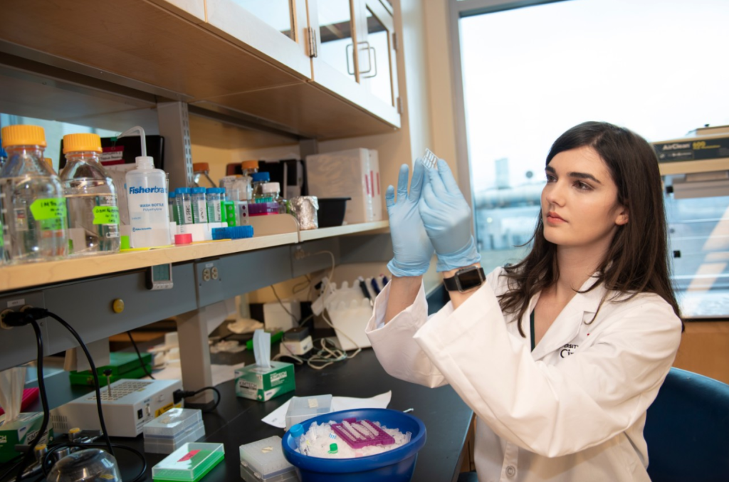 Encontrar una cura para la epilepsia es un reto personal para una estudiante de doctorado de la Universidad de&nbsp;Cincinnati.